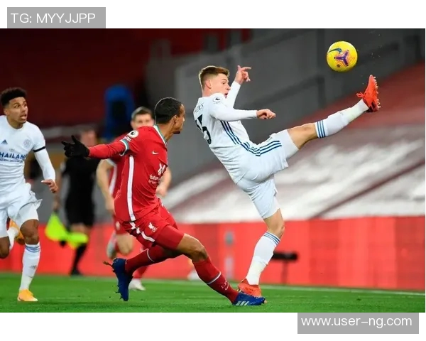 刘浩帆小禁区内解围失误险酿乌龙球队友遭殃令人捏把汗