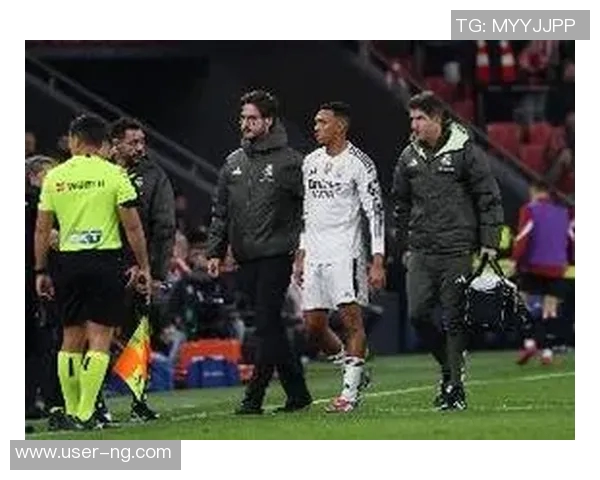 阿韦洛亚坚信阿诺德能力不容置疑将继续重用这位球员 阿韦洛亚坚信阿诺德能力不容置疑将继续重用这位球员